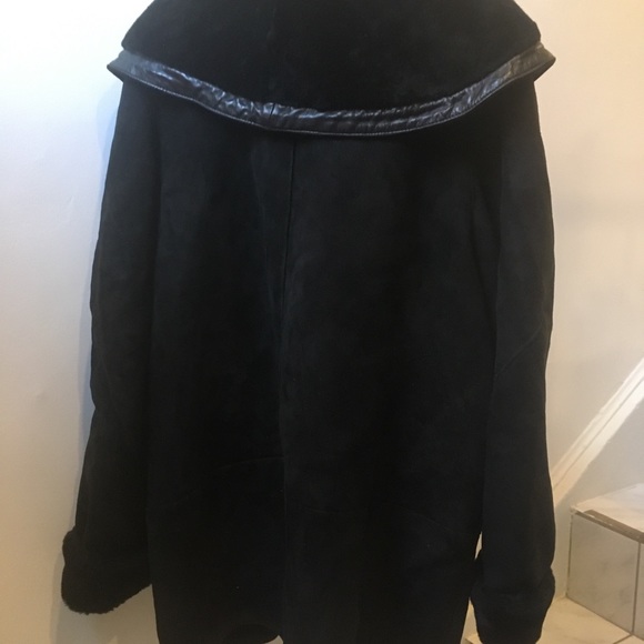 Vintage oversize Sheepskin winter coat from Paris - Picture 2 of 9